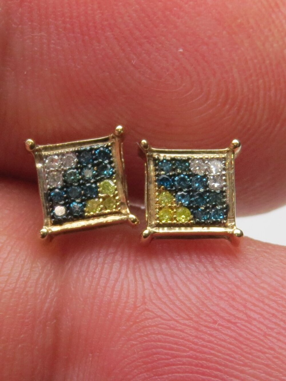 10k Diamond Men's Studs Earring